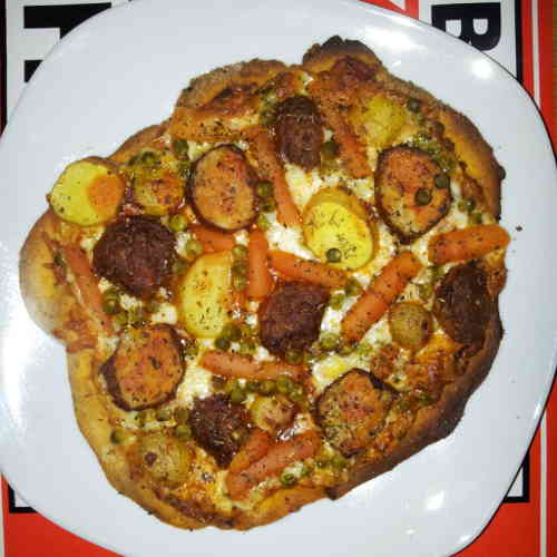 Pizza Frikadelle Kartoffel Moehren Erbsen