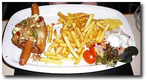 Schnitzel als Hot Dog Brötchen